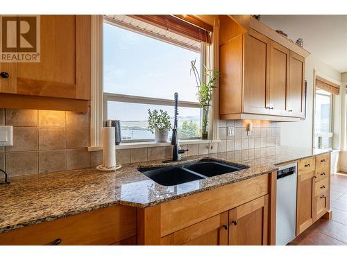 7551 Tronson Road, Vernon, BC - Indoor Photo Showing Kitchen With Double Sink