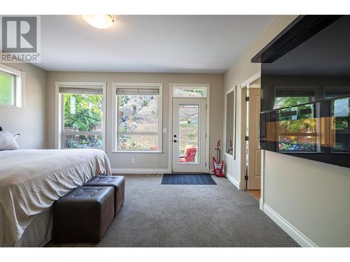 7551 Tronson Road, Vernon, BC - Indoor Photo Showing Bedroom