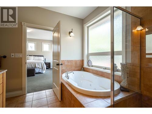 7551 Tronson Road, Vernon, BC - Indoor Photo Showing Bathroom