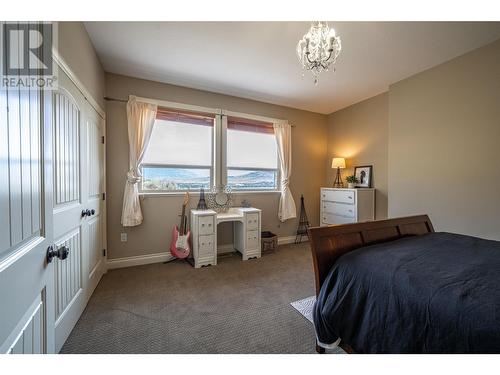 7551 Tronson Road, Vernon, BC - Indoor Photo Showing Bedroom