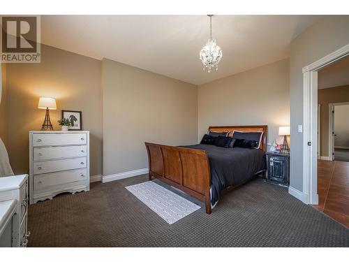 7551 Tronson Road, Vernon, BC - Indoor Photo Showing Bedroom