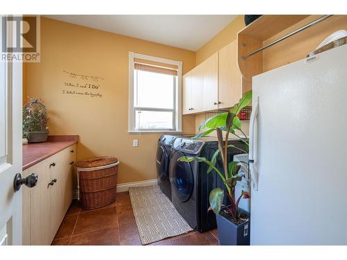 7551 Tronson Road, Vernon, BC - Indoor Photo Showing Laundry Room