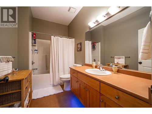 7551 Tronson Road, Vernon, BC - Indoor Photo Showing Bathroom