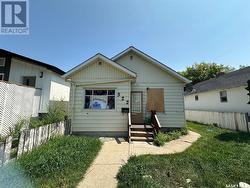 322 H AVENUE S  Saskatoon, SK S7M 1W3