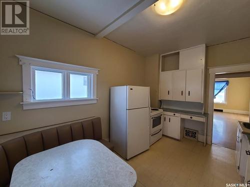 322 H Avenue S, Saskatoon, SK - Indoor Photo Showing Kitchen