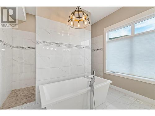 2699 Ridgemount Drive, West Kelowna, BC - Indoor Photo Showing Bathroom