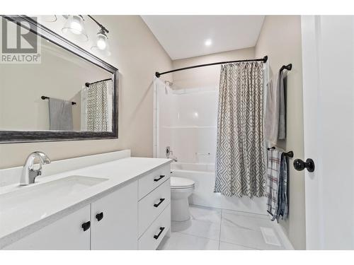 2699 Ridgemount Drive, West Kelowna, BC - Indoor Photo Showing Bathroom