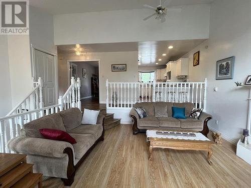 4941 4Th Avenue, Smithers, BC - Indoor Photo Showing Living Room