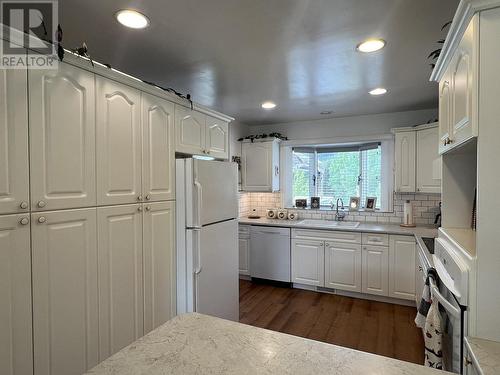 4941 4Th Avenue, Smithers, BC - Indoor Photo Showing Kitchen