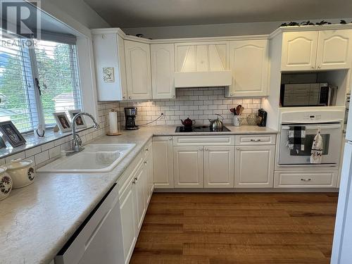 4941 4Th Avenue, Smithers, BC - Indoor Photo Showing Kitchen With Double Sink