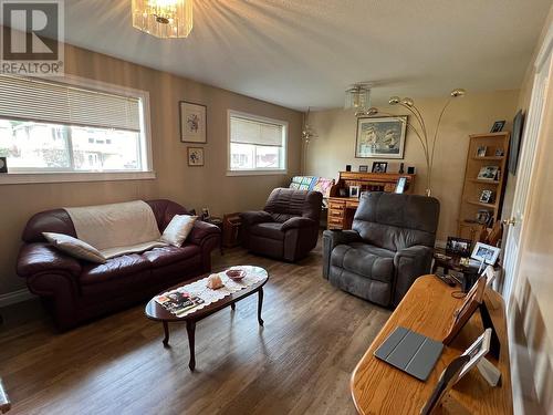 4941 4Th Avenue, Smithers, BC - Indoor Photo Showing Living Room