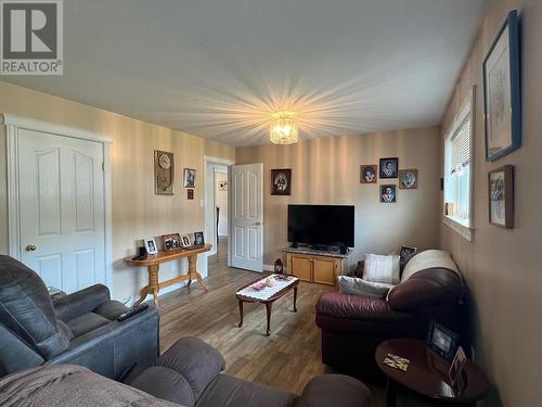 4941 4Th Avenue, Smithers, BC - Indoor Photo Showing Living Room