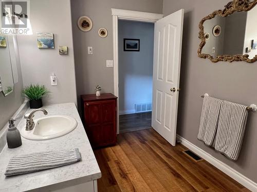 4941 4Th Avenue, Smithers, BC - Indoor Photo Showing Bathroom