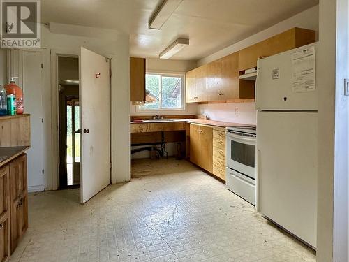 157 Mcconachie Creek Road, Fort Nelson, BC - Indoor Photo Showing Kitchen