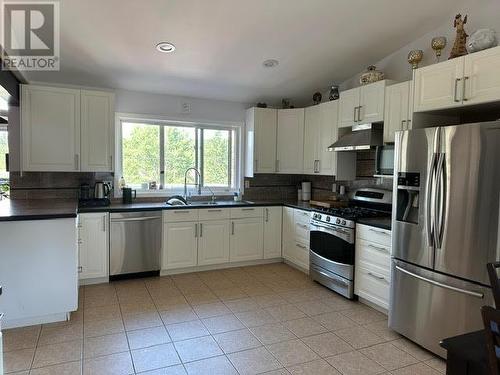 5212 Kallum Drive, 108 Mile Ranch, BC - Indoor Photo Showing Kitchen With Double Sink