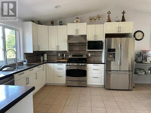 5212 Kallum Drive, 108 Mile Ranch, BC - Indoor Photo Showing Kitchen With Double Sink