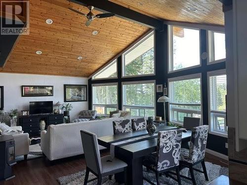 5212 Kallum Drive, 108 Mile Ranch, BC - Indoor Photo Showing Dining Room