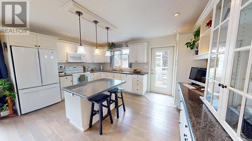 9812 90 Street, Fort St. John, BC - Indoor Photo Showing Kitchen