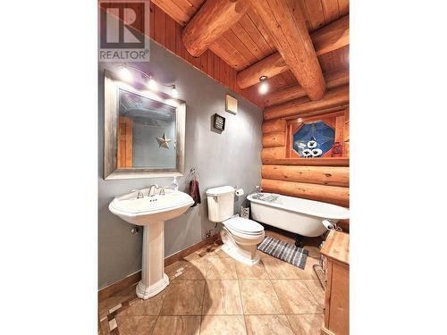 11885 Muralt Road, Prince George, BC - Indoor Photo Showing Bathroom