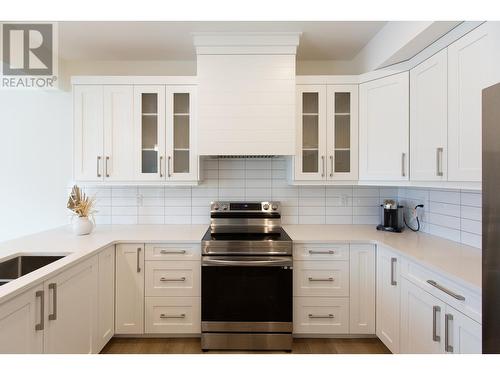 407 4274 22Nd Avenue, Prince George, BC - Indoor Photo Showing Kitchen