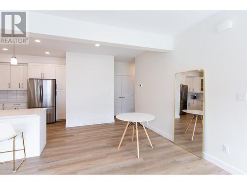 407 4274 22Nd Avenue, Prince George, BC - Indoor Photo Showing Kitchen