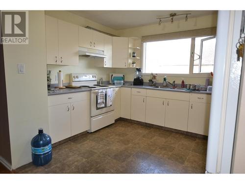 A & B 144 Cameron Street, Williams Lake, BC - Indoor Photo Showing Kitchen With Double Sink