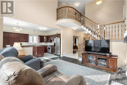 16 Halkirk Avenue, Ottawa, ON - Indoor Photo Showing Living Room