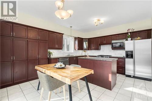 16 Halkirk Avenue, Ottawa, ON - Indoor Photo Showing Kitchen