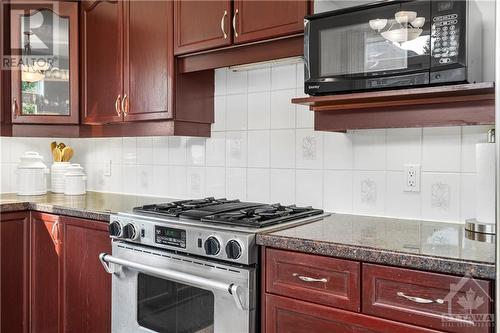 16 Halkirk Avenue, Ottawa, ON - Indoor Photo Showing Kitchen With Upgraded Kitchen