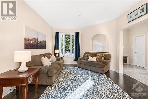 16 Halkirk Avenue, Ottawa, ON - Indoor Photo Showing Living Room