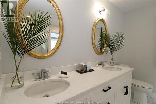 47 Belleview, Kingsville, ON - Indoor Photo Showing Bathroom