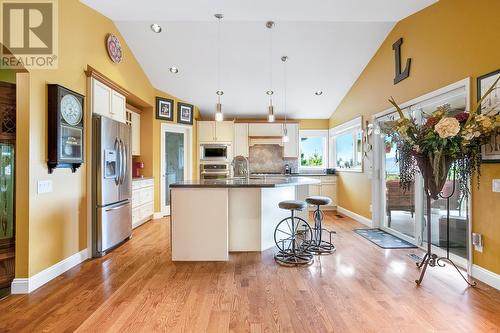 3316 Ridge Boulevard, West Kelowna, BC - Indoor Photo Showing Kitchen