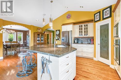 3316 Ridge Boulevard, West Kelowna, BC - Indoor Photo Showing Kitchen With Double Sink With Upgraded Kitchen