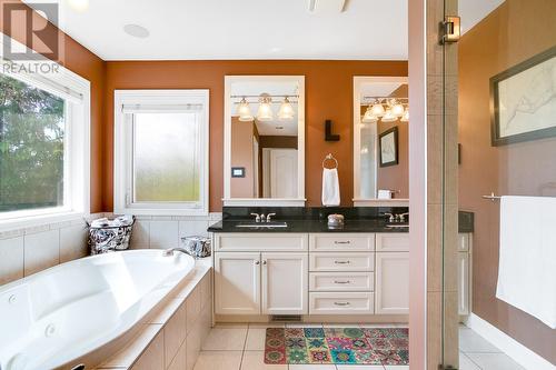 3316 Ridge Boulevard, West Kelowna, BC - Indoor Photo Showing Bathroom