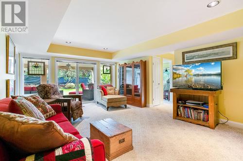 3316 Ridge Boulevard, West Kelowna, BC - Indoor Photo Showing Living Room