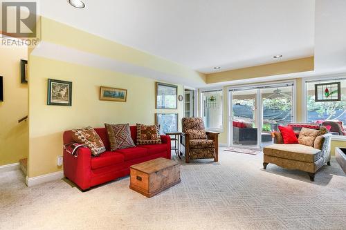 3316 Ridge Boulevard, West Kelowna, BC - Indoor Photo Showing Living Room