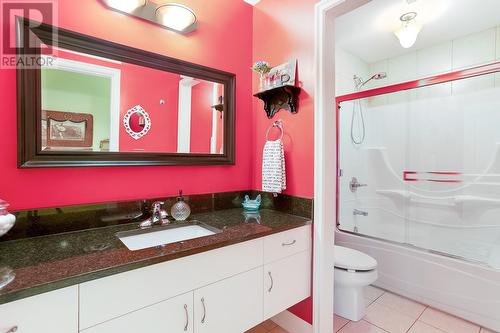 3316 Ridge Boulevard, West Kelowna, BC - Indoor Photo Showing Bathroom