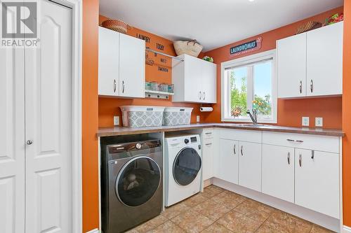 3316 Ridge Boulevard, West Kelowna, BC - Indoor Photo Showing Laundry Room