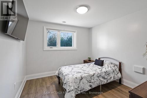 2993 Innisfil Beach Road, Innisfil, ON - Indoor Photo Showing Bedroom