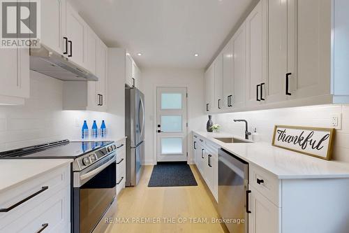 155 Northland Avenue, Toronto (Rockcliffe-Smythe), ON - Indoor Photo Showing Kitchen With Upgraded Kitchen