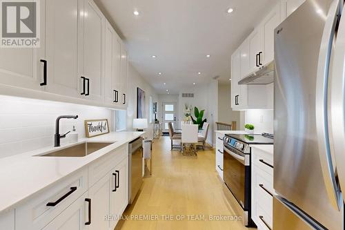 155 Northland Avenue, Toronto (Rockcliffe-Smythe), ON - Indoor Photo Showing Kitchen With Upgraded Kitchen