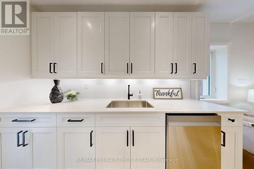 155 Northland Avenue, Toronto (Rockcliffe-Smythe), ON - Indoor Photo Showing Kitchen