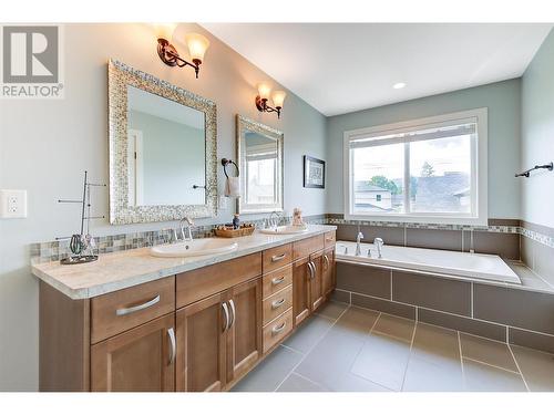 847 Rose Avenue, Kelowna, BC - Indoor Photo Showing Bathroom