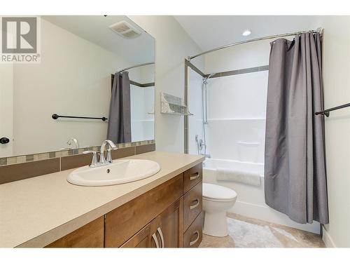 847 Rose Avenue, Kelowna, BC - Indoor Photo Showing Bathroom