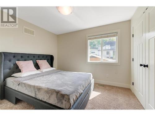 847 Rose Avenue, Kelowna, BC - Indoor Photo Showing Bedroom