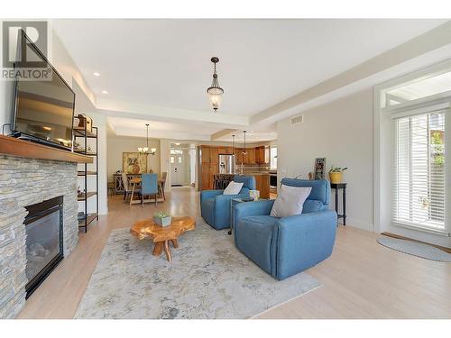 847 Rose Avenue, Kelowna, BC - Indoor Photo Showing Living Room With Fireplace