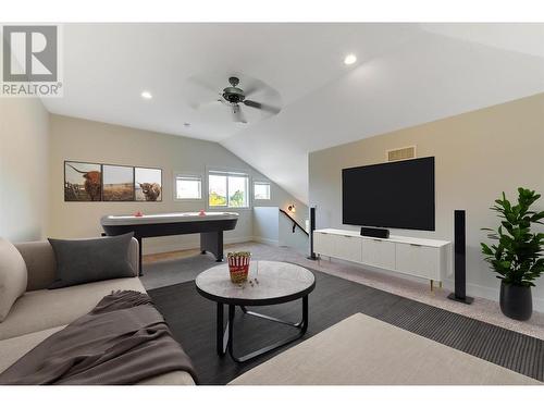 847 Rose Avenue, Kelowna, BC - Indoor Photo Showing Living Room