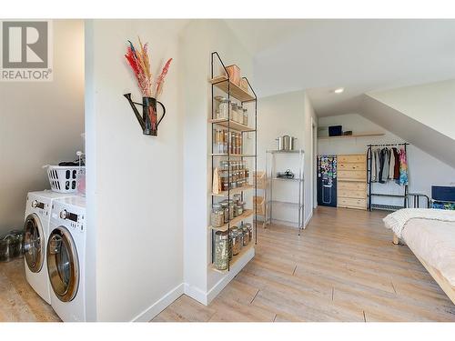 847 Rose Avenue, Kelowna, BC - Indoor Photo Showing Laundry Room