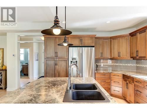 847 Rose Avenue, Kelowna, BC - Indoor Photo Showing Kitchen With Double Sink