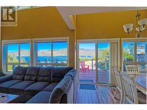 6859 Santiago Loop Lot# 121, Kelowna, BC - Indoor Photo Showing Living Room